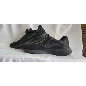 Nike Tanjun Black/White Women's Running Shoes - Size 9.5 812655-002